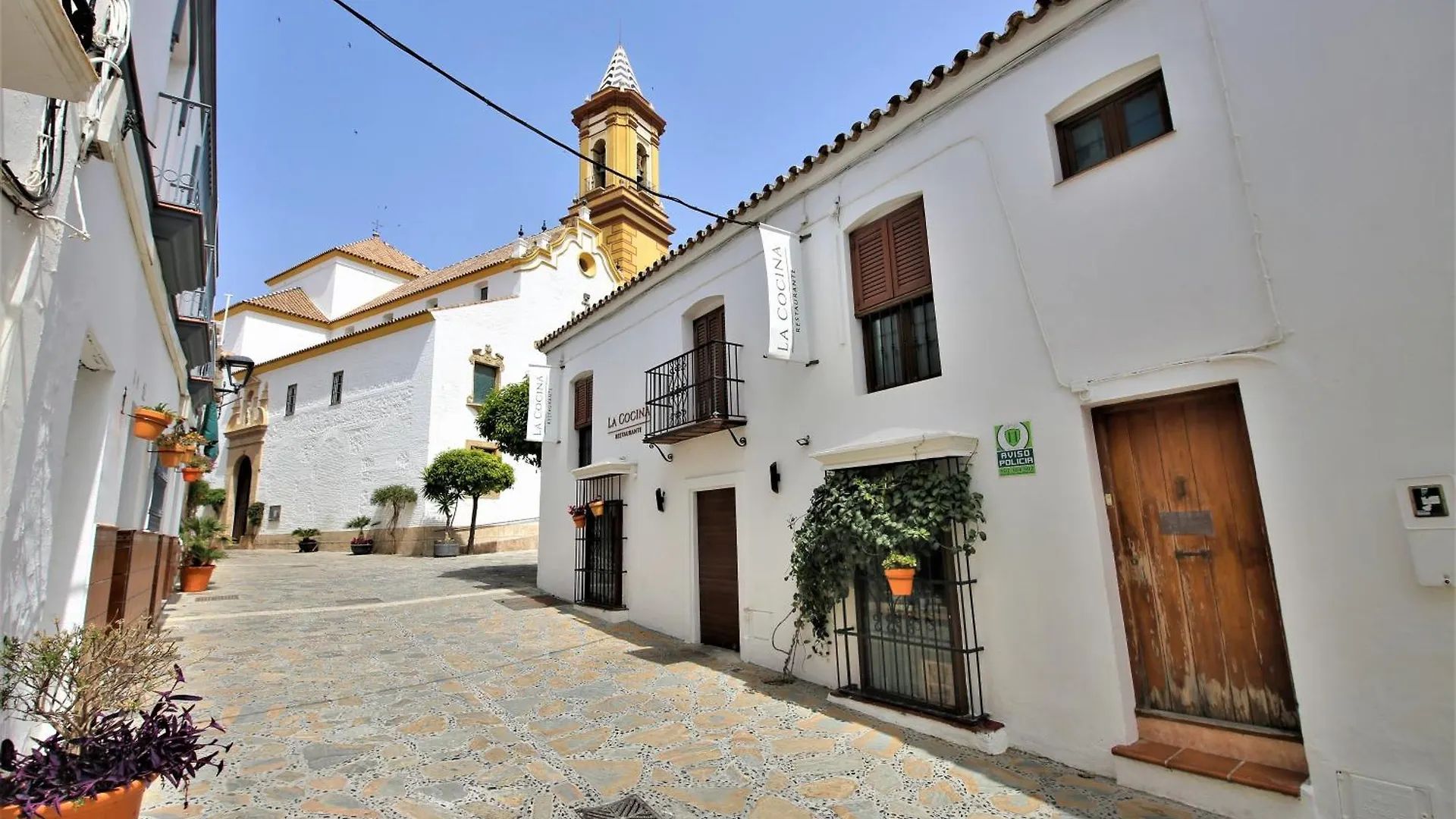 Estepona Centre Apartment Nella